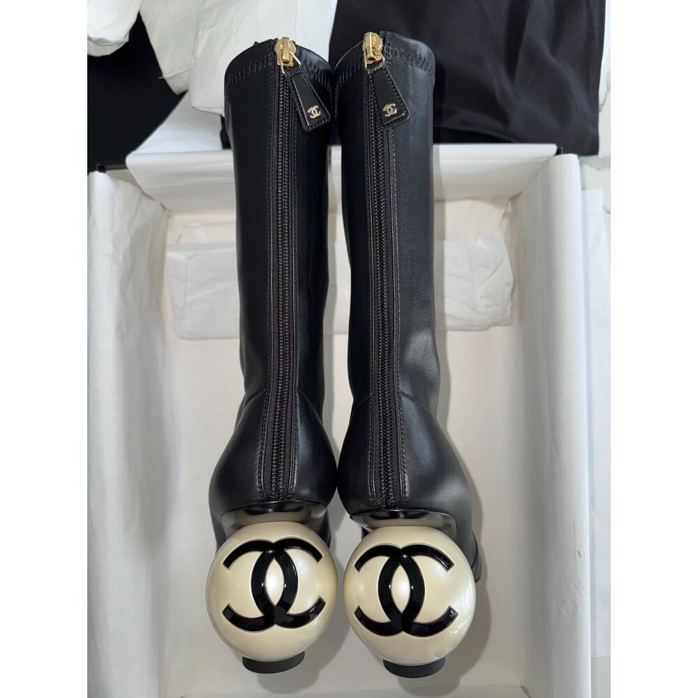Chanel 25K Black White Pearl Ball Heel CC Logo Stretch Leather Calf Boots 38.5 - Picture 3 of 16